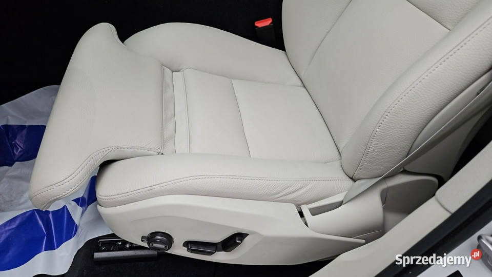 Volvo XC 60 T8 PlugIn AWD Ultimate Bright Z 4/5 Warszawa