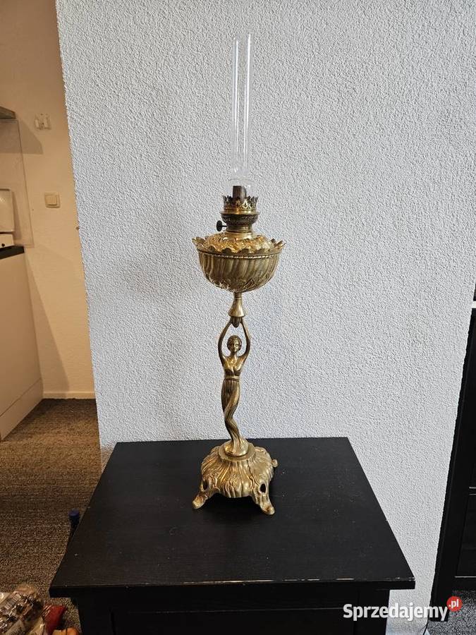 Figuralna lampa naftowa