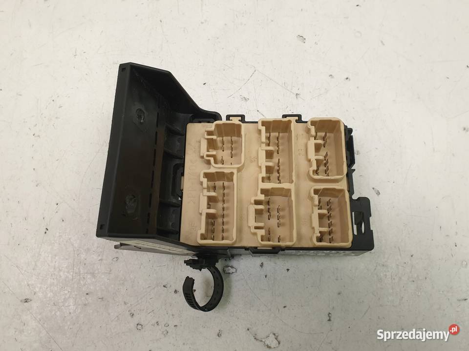 Toyota Avensis T25 SKRZYNKA BEZPIECZNIKÓW Skrzynki bezpieczników Rudka