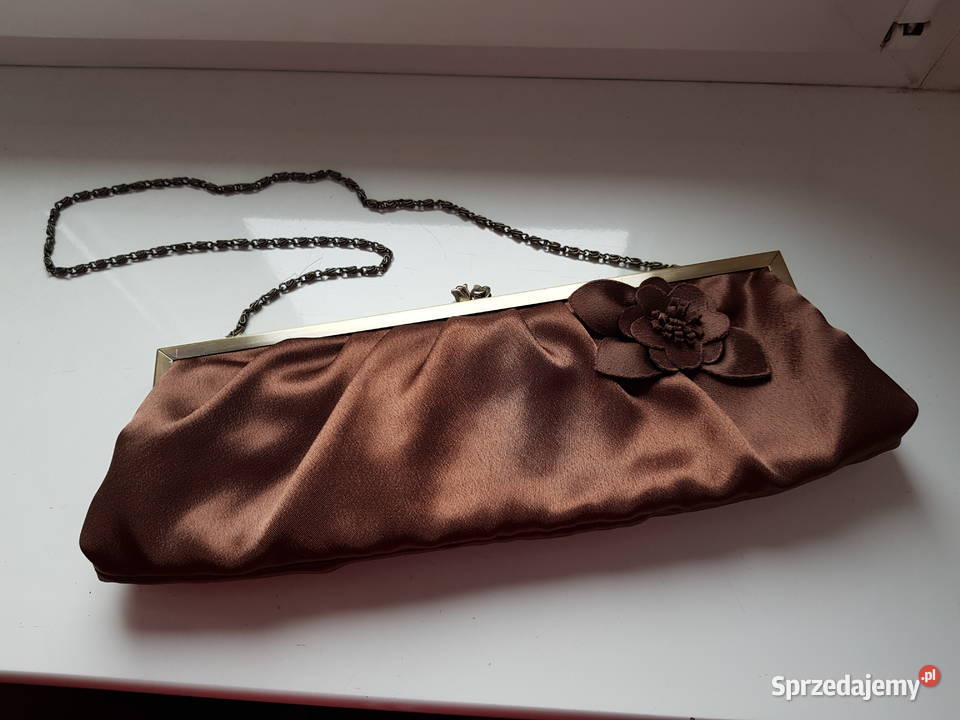 Elegancka kopertówka w kolorze ciemnozłocistym