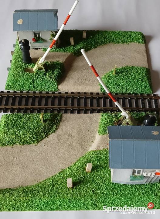 Przejazd kolejowy z budkami komplet DDR 1972 Modelarstwo