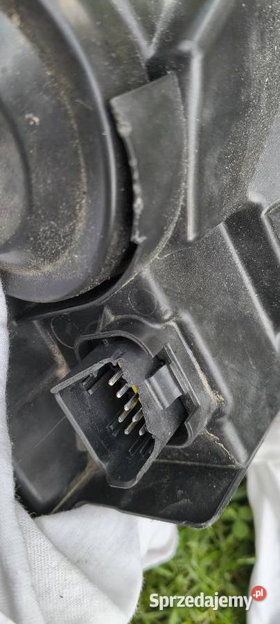 Dacia Duster ll lampa prawy przód 2023r Warszawa
