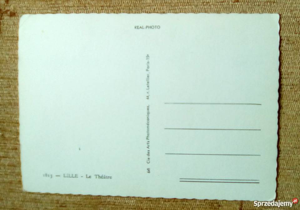 WIDOK NA BUDYNEK OPERY NA PLACU TEATRALNYM W Piszczac