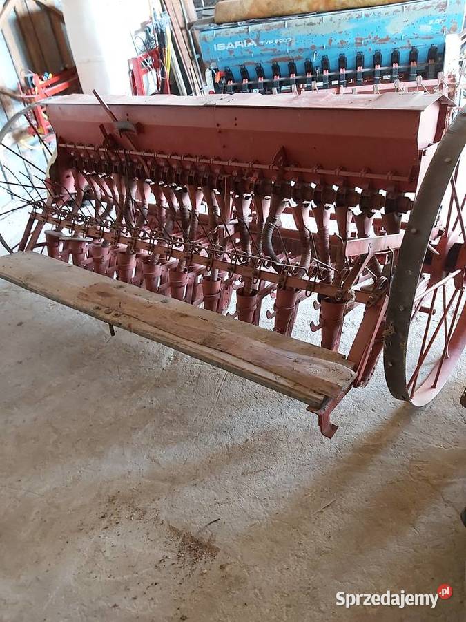 Siewnik konny przerobiony do traktora