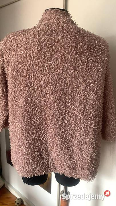 Sweterek z bukli beżowy