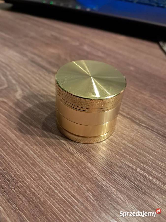 nowy ręczny młynek do tytoniu mam ich 4 jest 1 Galanteria i dodatki Sandomierz