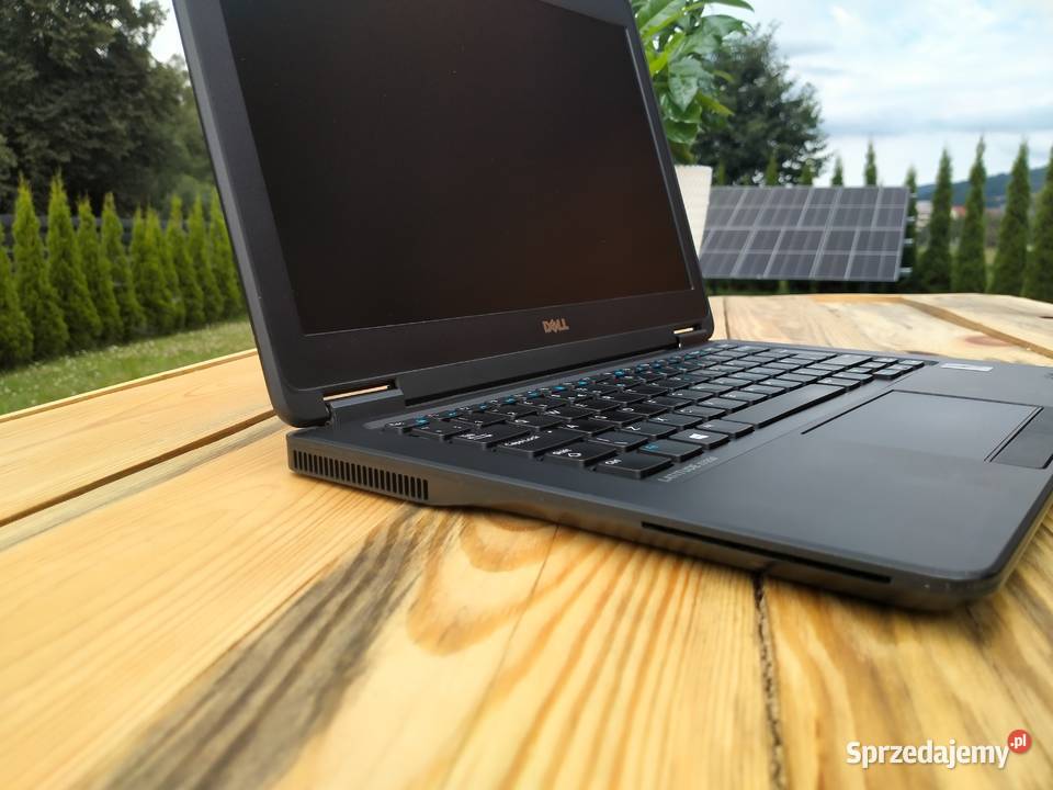 Laptop Dell Mały i solidny laptop Dell Latitude