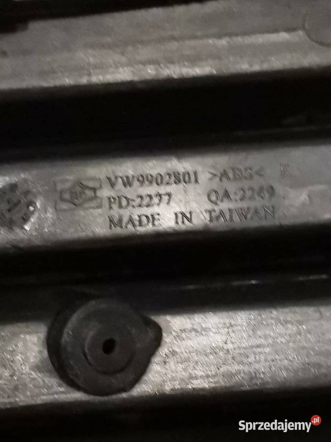 VW GOLF V 0309 PRAWA KRATKA ATRAPA HALOGENU Międzychód