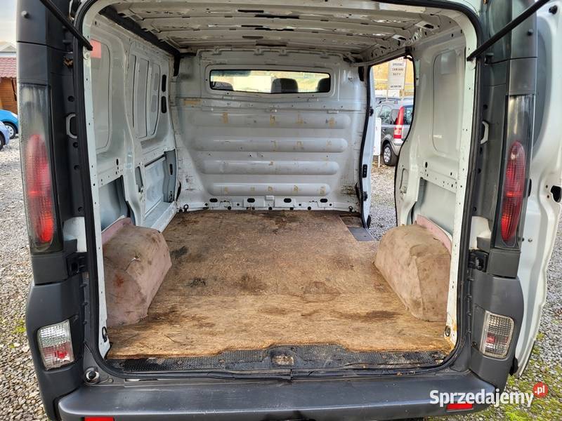 Niezawodny dostawczak biały Słomniki