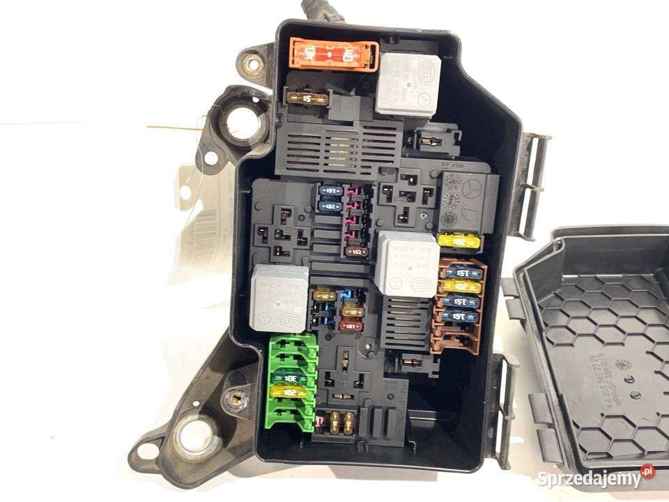 SKRZYNKA BEZPIECZNIKÓW MERCEDES CLS A2055402328 Układ elektryczny, zapłon