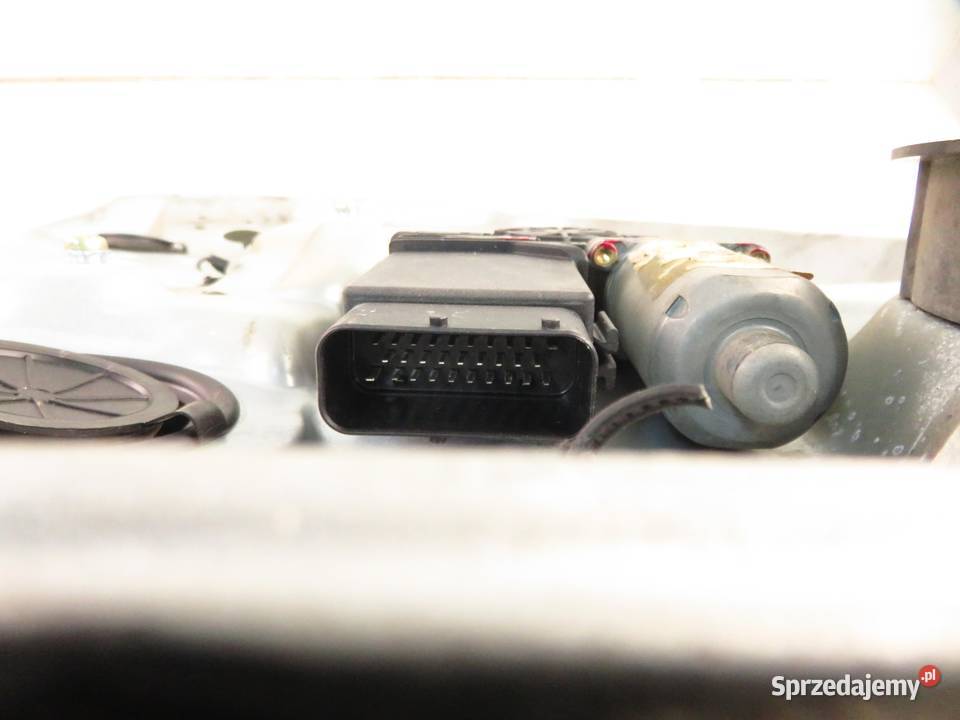 PODNOŚNIK SZYBY PRAWY PRZEDNI VW PASSAT B5 osobowe