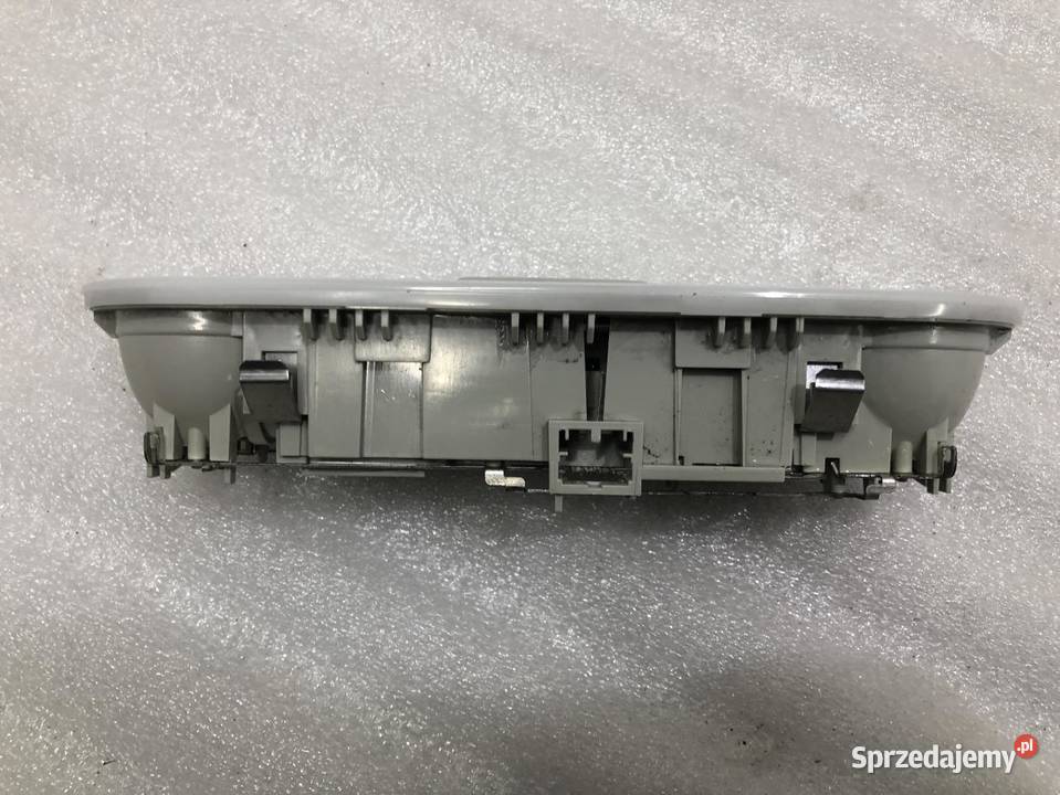 LAMPKA PODSUFITKI AUDI A5 8T 0716 8T0947111 Oświetlenie kabiny