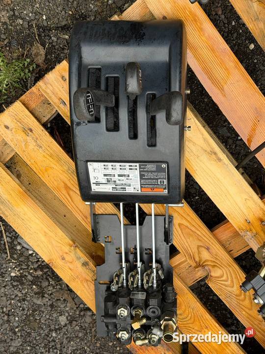 Rozdzielacz hydrauliczny trzy sekcyjny HYSTER Antonie