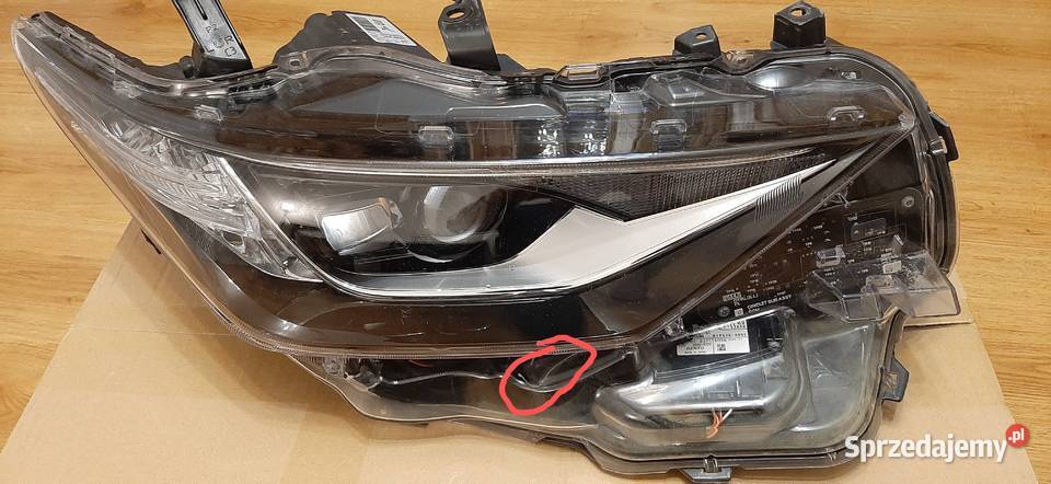 Lampa reflektor Toyota Auris full led Rok produkcji 2016