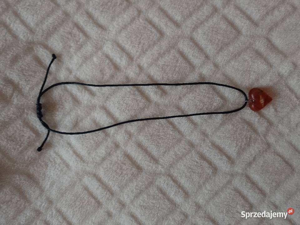 ASOSNaszyjnik z bursztynową zawieszką serce z Kraków