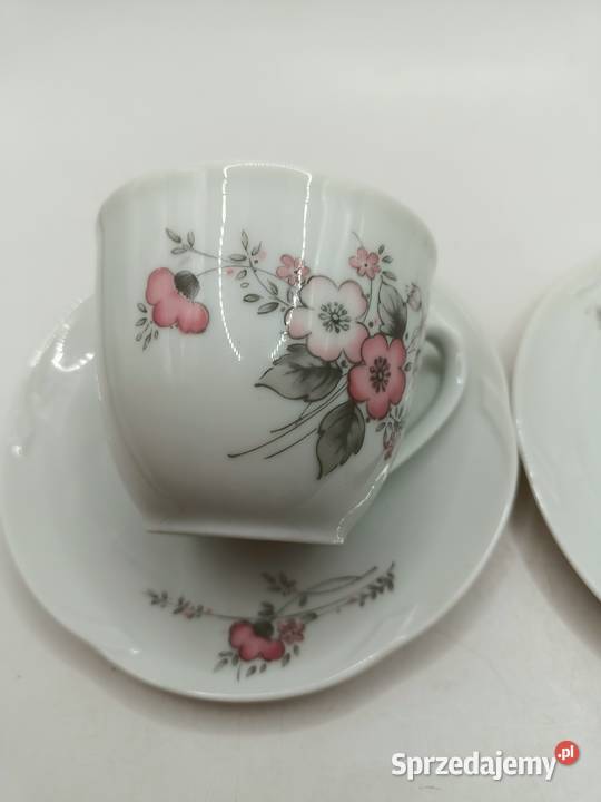 Filiżanka i dwa spodki biała porcelana