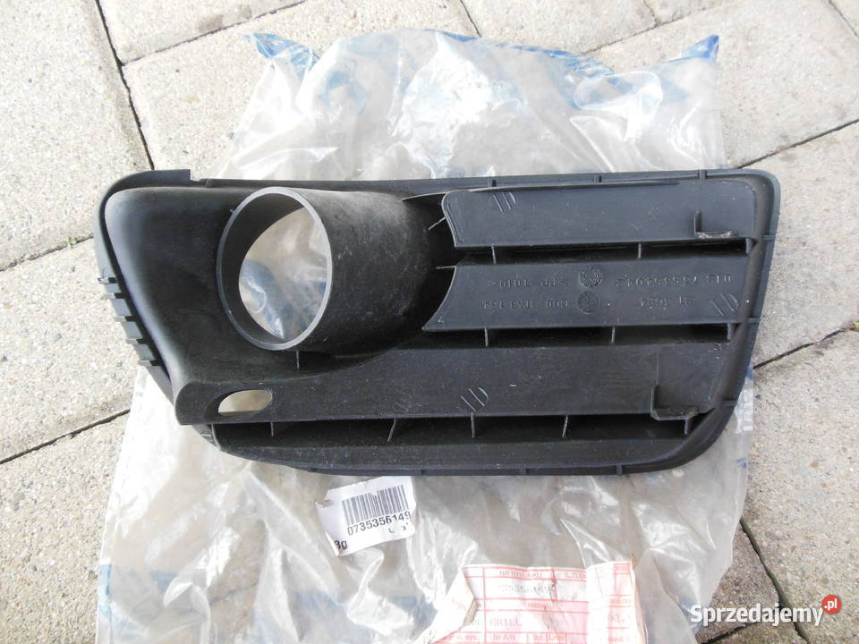 Ramka osłony światła przeciwmgielnego lewa do osobowe Listwy i nakładki Kozy sprzedam