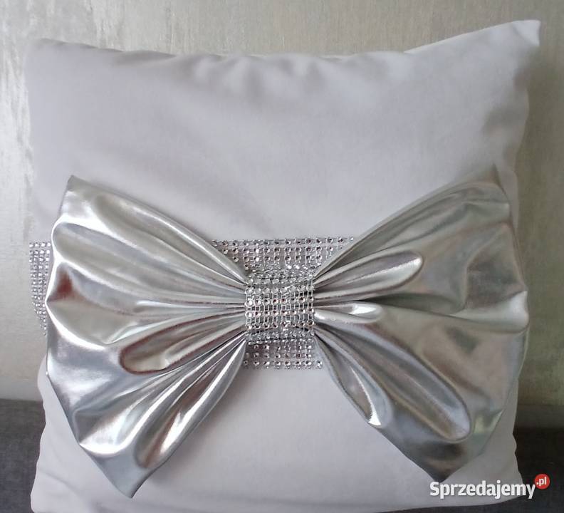 Poszewka z dużą kokardą Mława