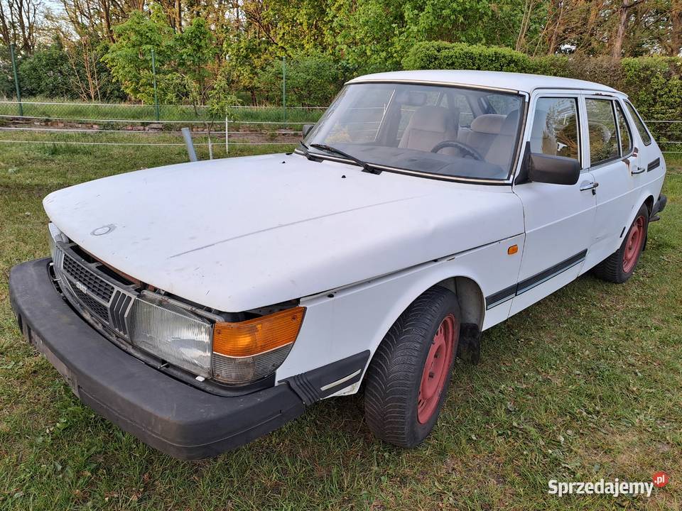SAAB 900 90r 20B w całości uszkodzony sprzedam