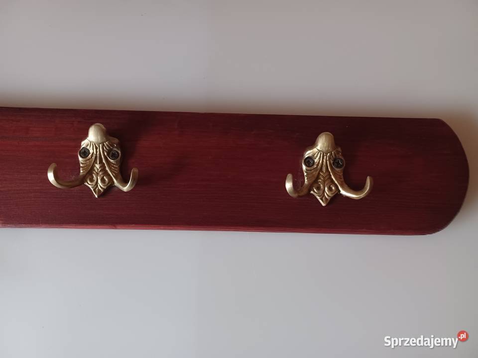 Mosiężne masywne piękne wieszaki na desce Poznań
