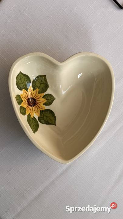 Polmisek ceramiczny w ksztalcie sercafajans Kolo Porcelana i szkło lubelskie Lublin