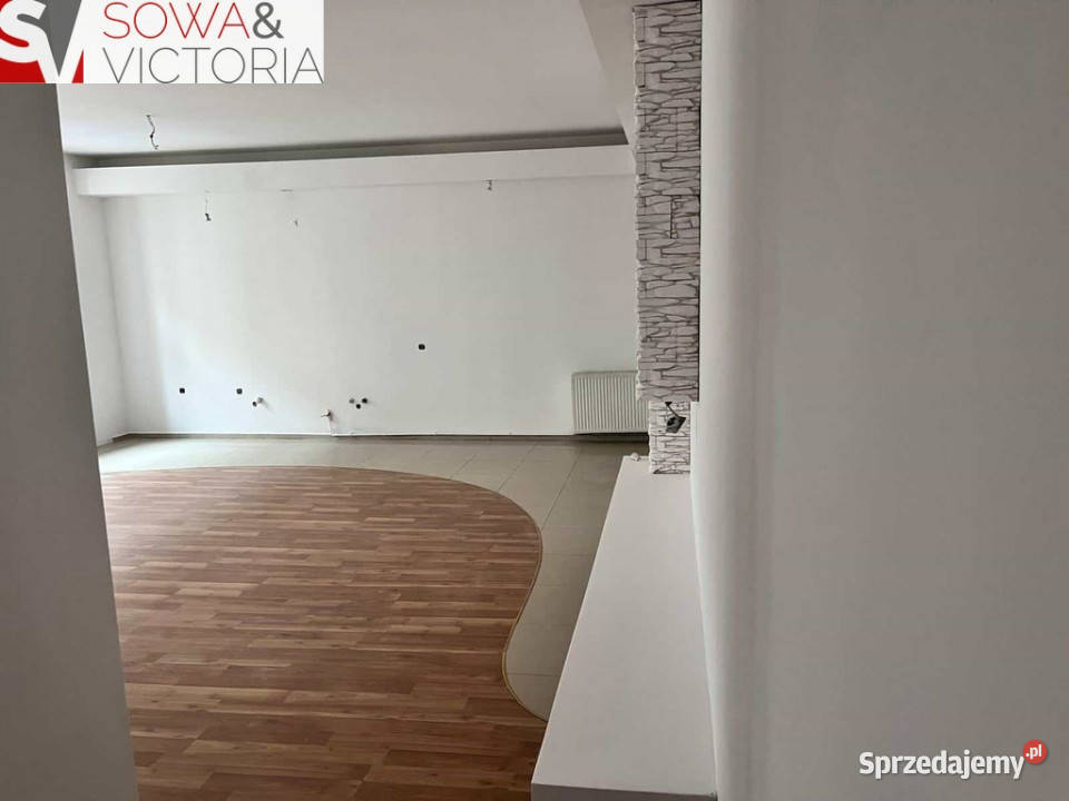 Przestronne mieszkanie w odrestaurowanej Liczba pokoi 3 Świdnica sprzedam