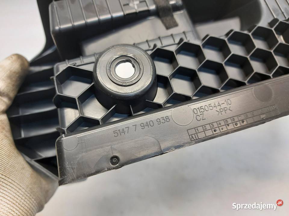 BMW G21 G20 Kombi 330e plastyk mocowanie prawe