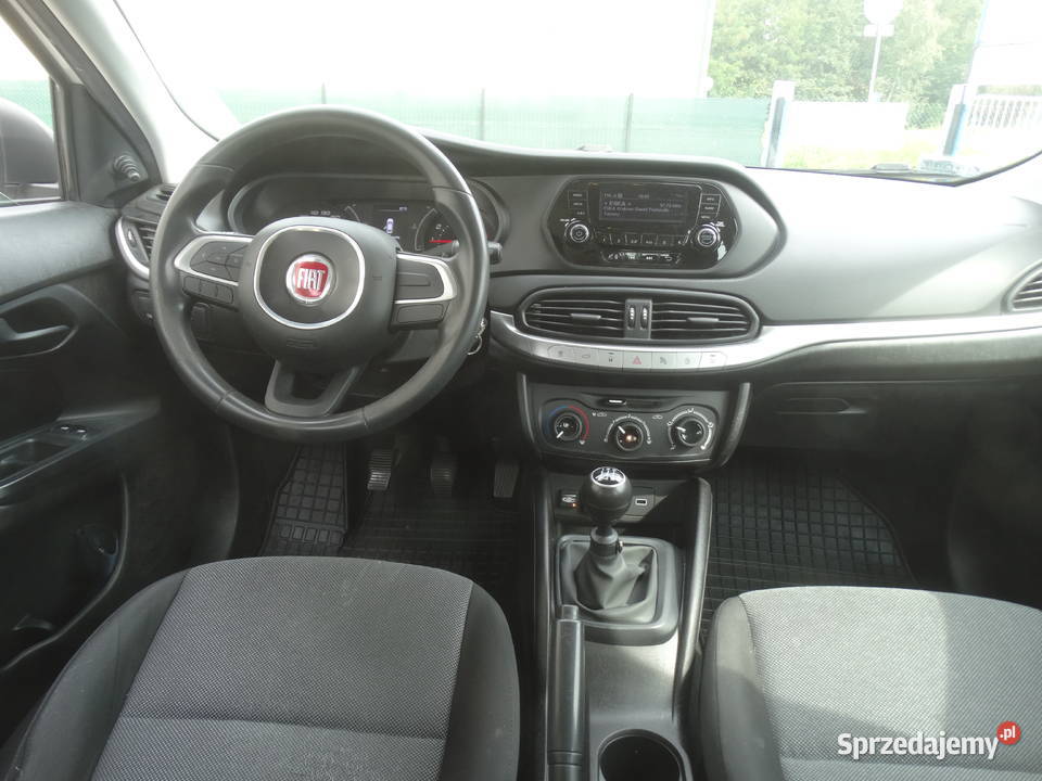 Fiat Tipo wypożyczalnia wynajem samochodu Przebieczany