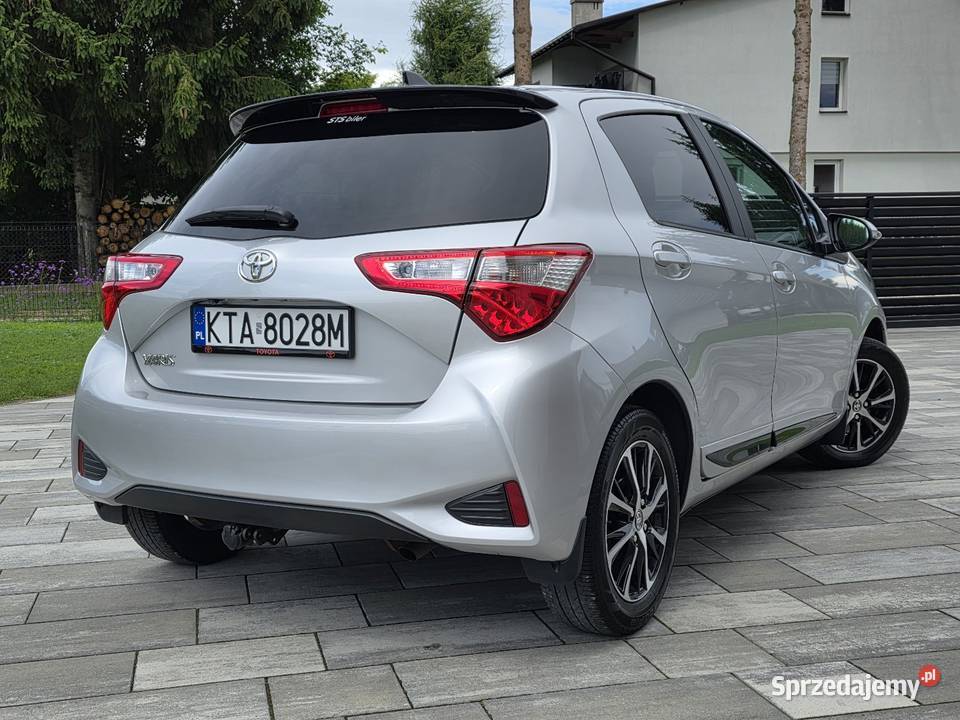 Toyota Yaris 15 111 stan PERFEKT Niedomice