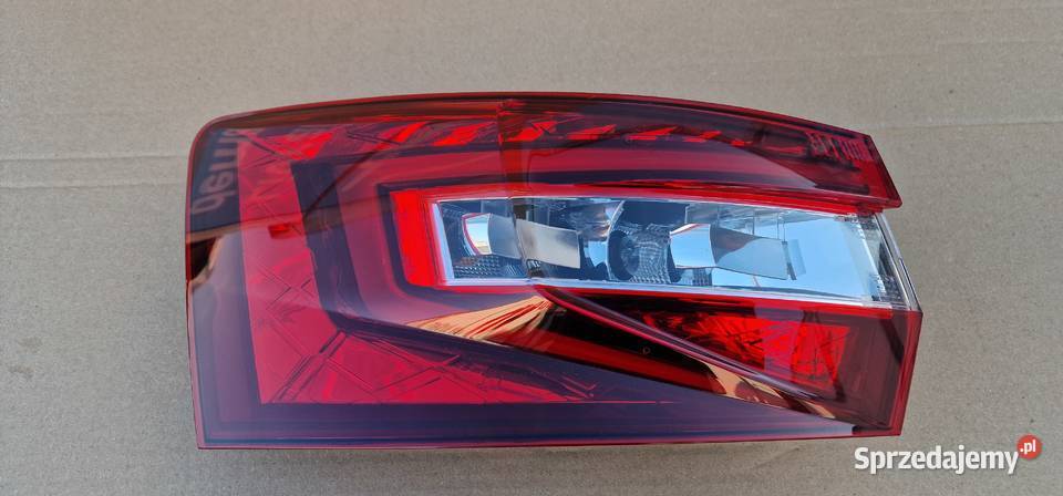 SKODA SUPERB III 3 KOMBI LAMPA TYLNA TYŁ LEWA Motoryzacja