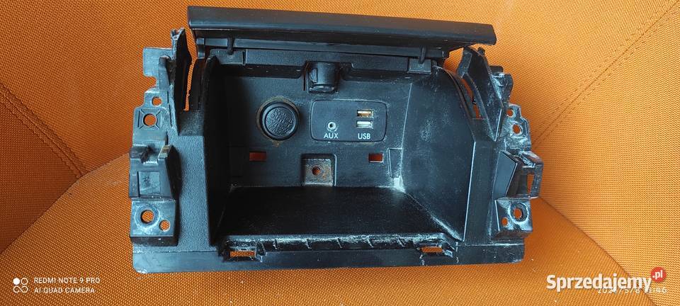 SCHOWEK DESKI ROZDZIELCZEJ ŚRODKOWY GNIAZDO USB śląskie