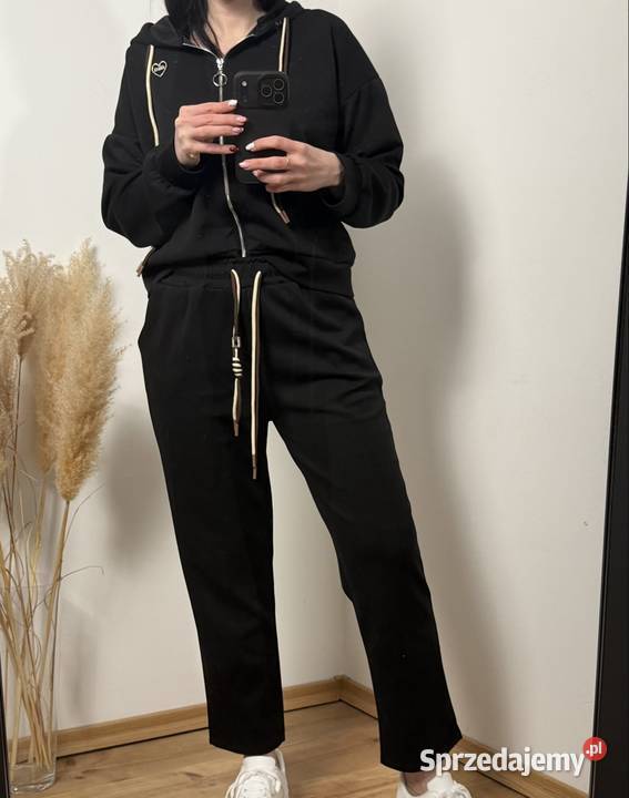 Czarny dres damski premium z ozdobnymi zamkami wielkopolskie Ostrzeszów