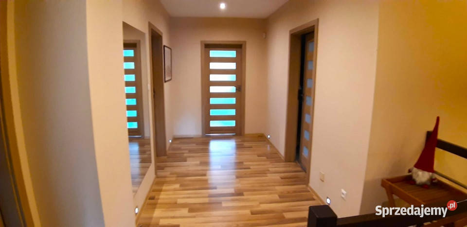 Komfortowy i duży z pełnym wyposażeniem świętokrzyskie Zalesie