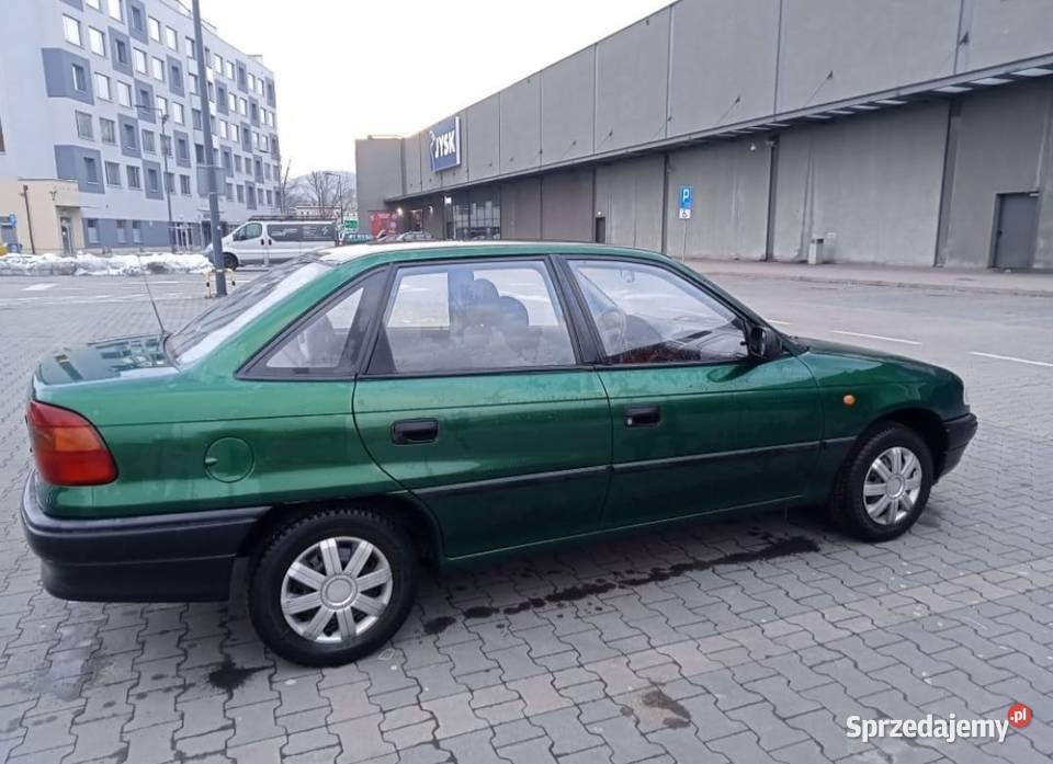 Opel Astra 14 8v pierwszego właściciela Salon zielony dolnośląskie Wałbrzych