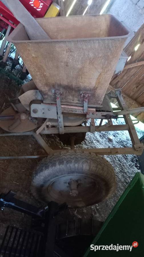 Rozsiewacz nawozu Kos Nawożenie Turek