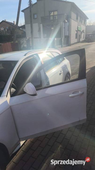 Biała audi a4b8 2011