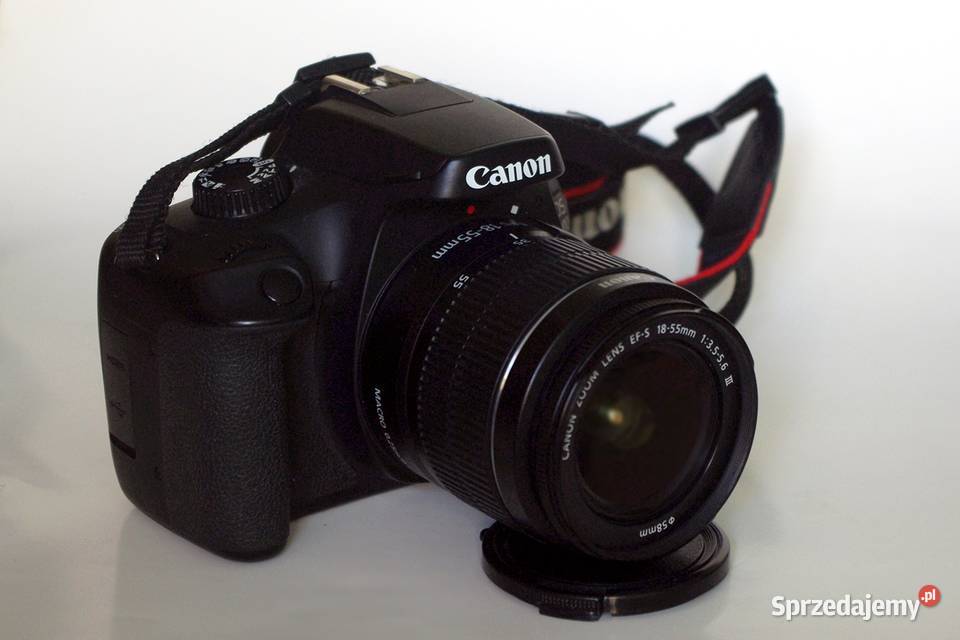 Canon eos 4000D z obiektywem i torbą na aparat Łomianki