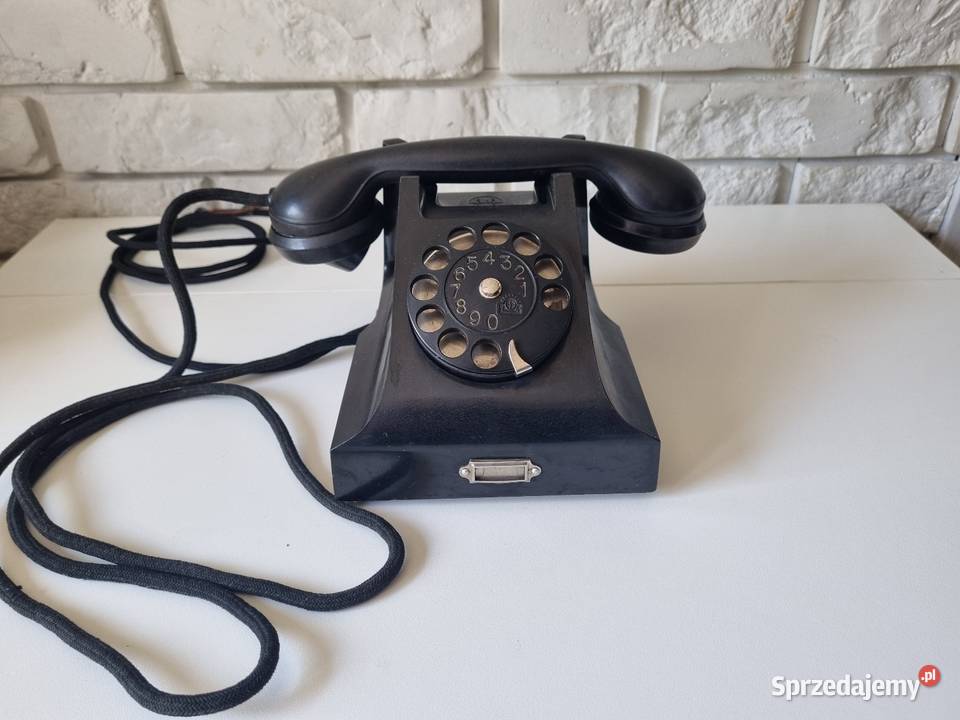 Zabytkowy telefon CZPE CB47 1951r przed RWT pomorskie Solnica