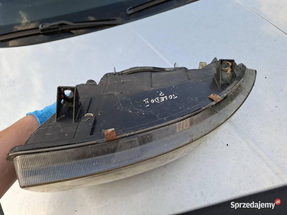 Lampa prawa prawy przód Seat Toledo II Leon I Lampy przednie Przyborów