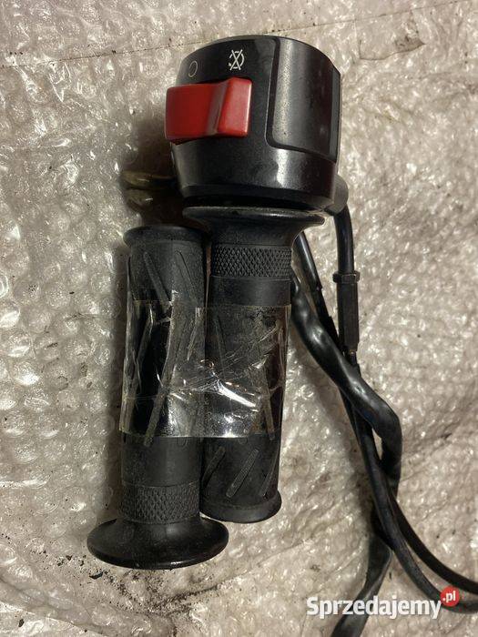 Yamaha YZF R6 prawy przełącznik zespolony C216