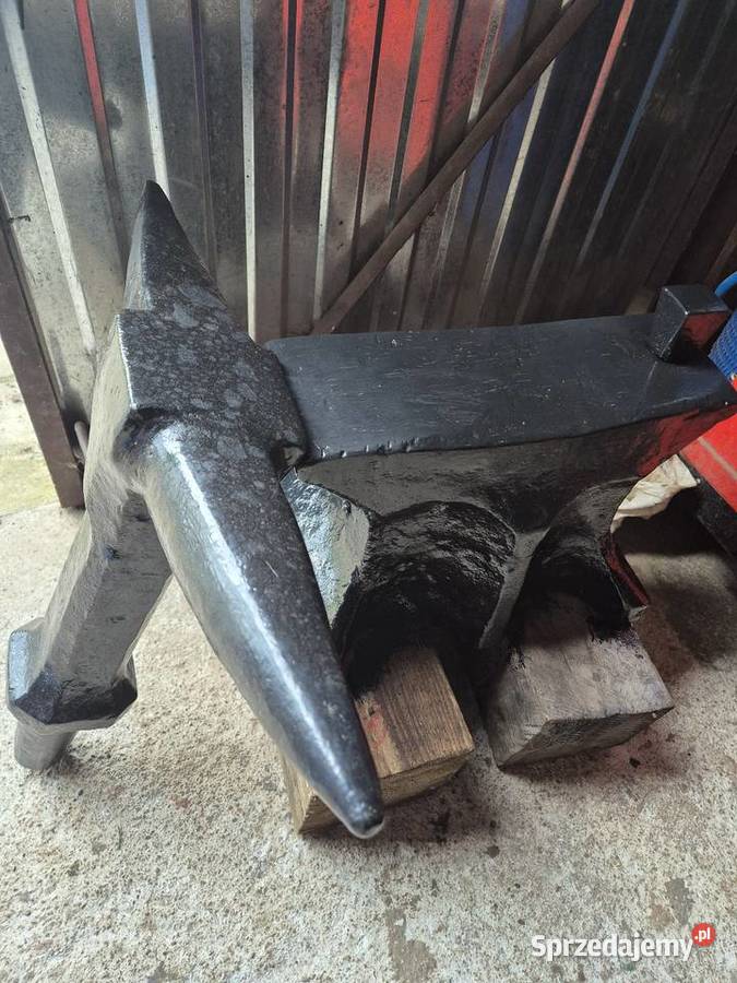 Zabytkowe kowadło szparóg Gulcz