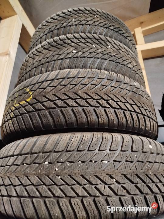 Samochód osobowy VW Touran Umieszcz