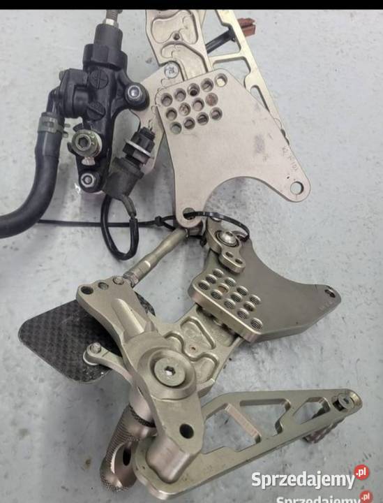 Yamaha R1 RN09 0203 RN 09 podnóżek podnóżki Nowy Tomyśl