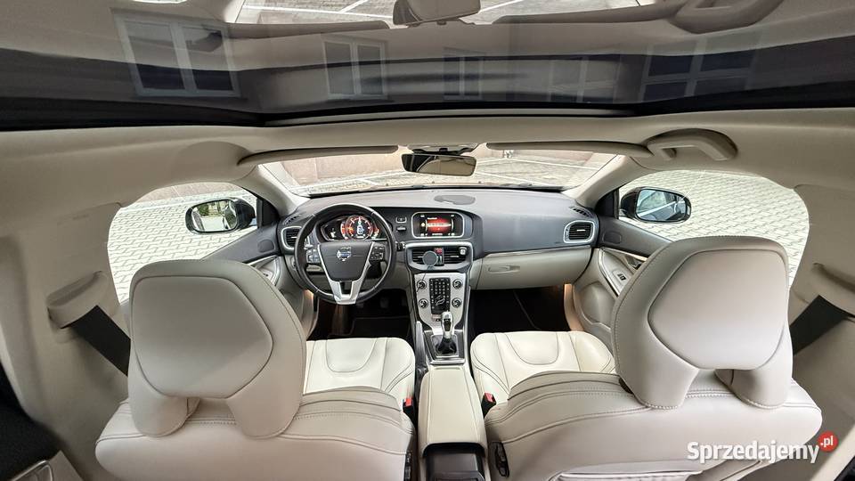 Volvo V40 Volvo V40 Ocean Race 20 Diesel 2015 nieuszkodzony Kłaj