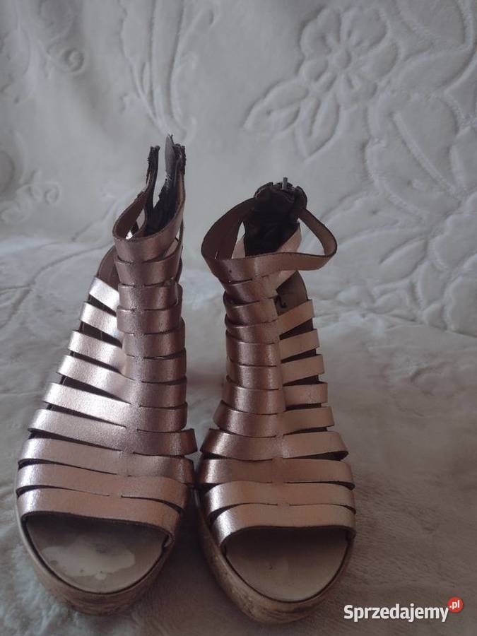 38 Włoskie skórzane sandałki koturny letnie sprzedam