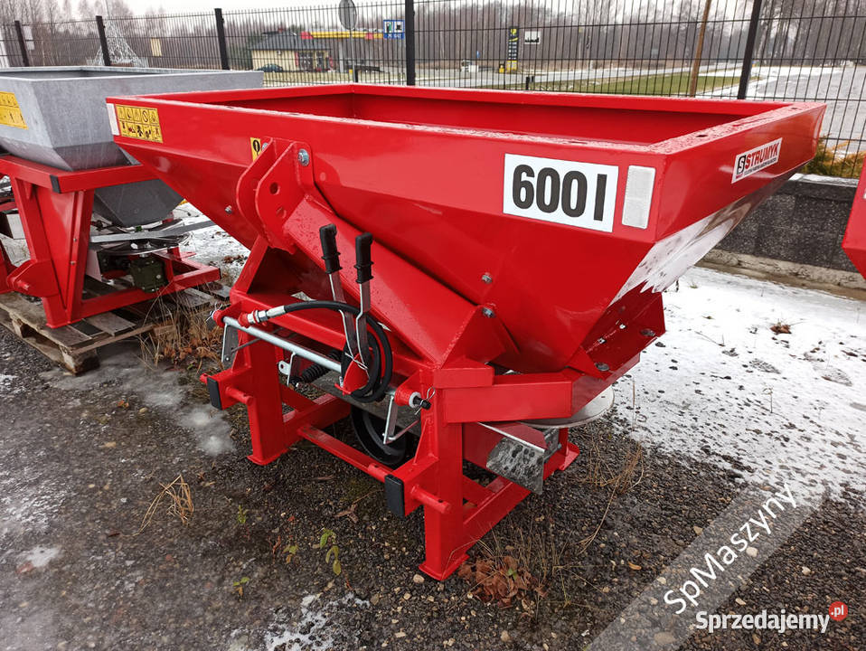 Rozsiewacz do nawozów Strumyk 600 litrów Tytan Trzebnica