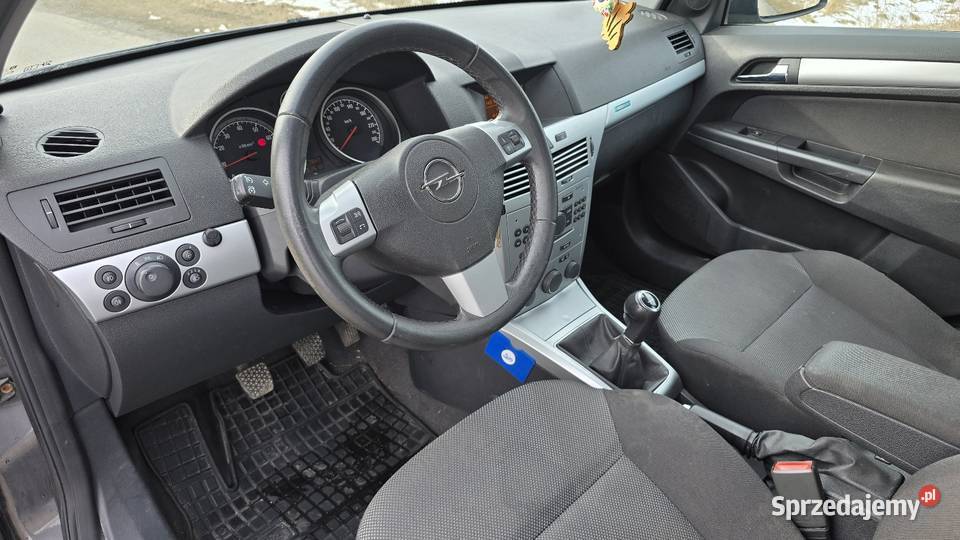 Opel Astra sedan 16 benzyna bluetooth Gliwice