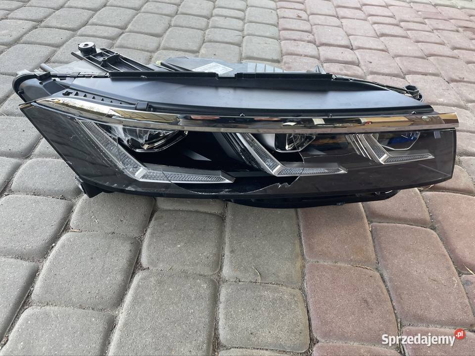 Reflektor prawy lampa Tuareg III lift Murowana Goślina