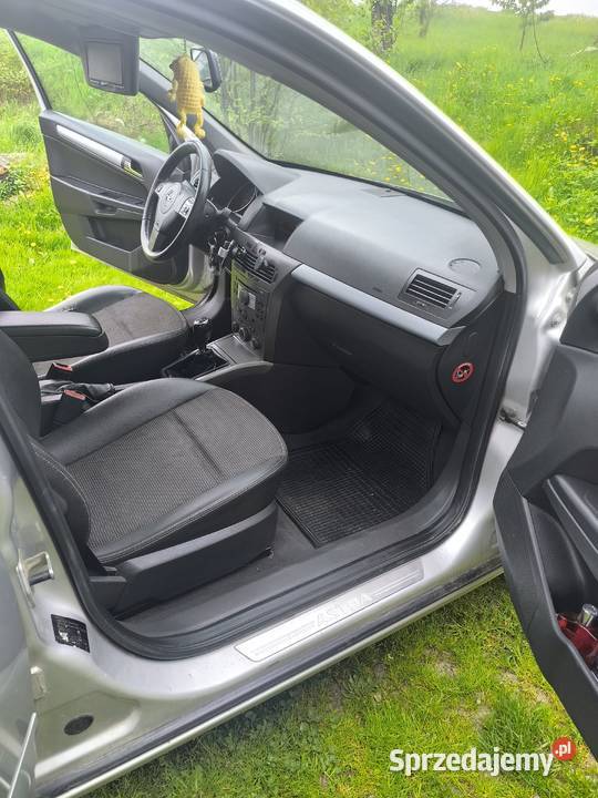 sprzedam opla astrę 16 benzyna Brzozów