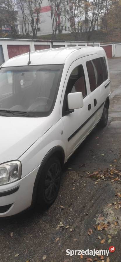Opel combo 16 uszkodzony